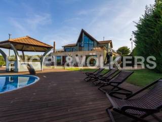 Spectacular country house surrounded by..