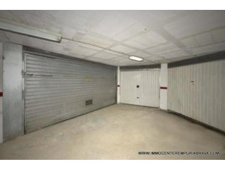 EMPURIABRAVA: Private garage of 26 m2..