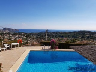 This lovely bungalow is located in a popular area of..