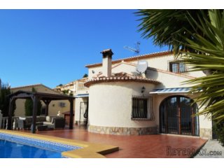 Luxury, frontline detached villa with stunning south facing..