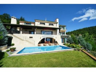 EKSKLUZIVNA VILA 600 m2 - KOMPLETNO UREĐENA