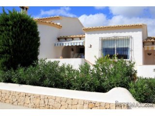 2 Bedroom bungalow for sale in Cumbre del Sol, between..