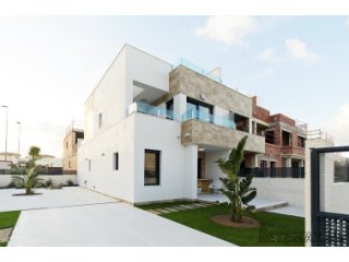 A beautiful new project 5 km from the Spanish sandy beaches..