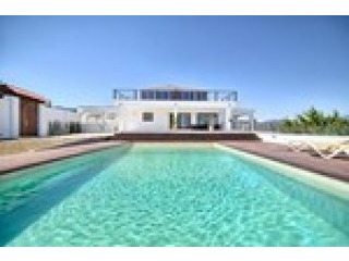 4 Bedrooms - Villa - Malaga - For Sale