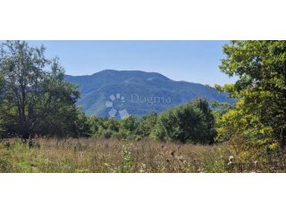 PREDIVNO ZEMLJIŠTE S POGLEDOM NA VELEBIT MIRNA LOKACIJA