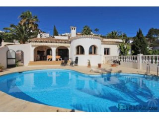 Charming villa, situated in a tranquil area of Moraira..
