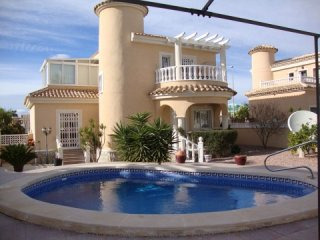 3 Bedrooms - Villa - Alicante - For Sale