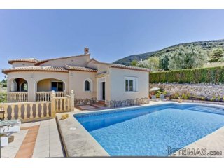 Detached villa located in a residential area on short..