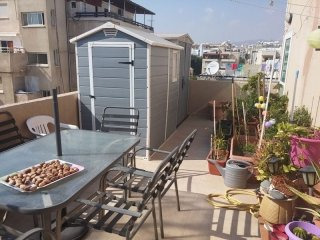 EXCELLENT LOCATION! 1.5 Bedroom MODERN..