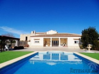 Country Finca beautifully restored on a flat south facing..