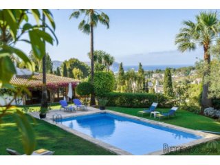 Magnificent traditional style villa on one floor with views..