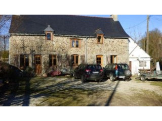 Pretty stonebuilt house with barn and..
