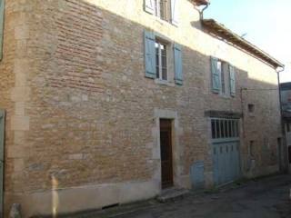 4 bed house in town centre