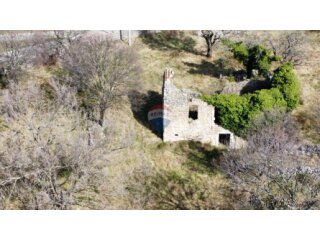 Crikvenica, Bribir- građevinsko zemljište od 961m2 s ruševi