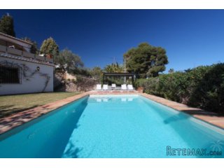 Renovated property combining the regional Mediterranean..