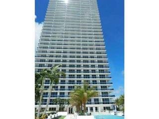 3 bedroom Flat For Sale: 600 NE 27 ST #..