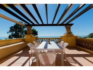 First Line Beach Apartment with Amazing..