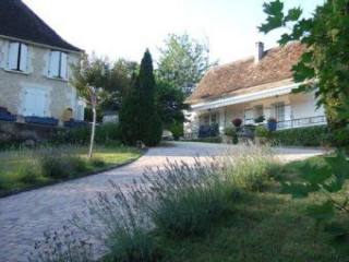 Pretty And Well Presented 4 Bedroom..