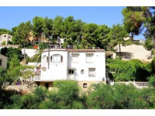 Villa with two family size apartments situated in a..