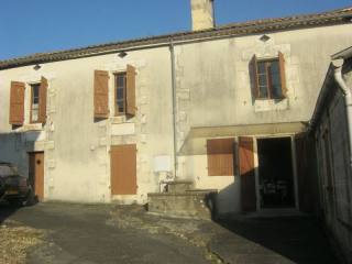Village house to renovate, near Vilebois
