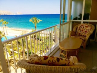 Fantastic renovated apartment by the beach in the popular..