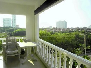 Large 1 bedroom sea view condo in..