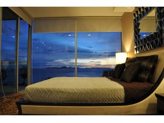 High class beachfront 1-bedroom condo:..