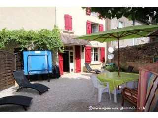 Ref 28241 : Deux Maisons Dans Un Bourg