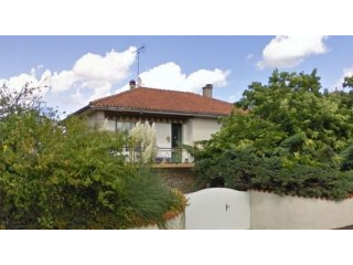 3 bedroom House with basement in..
