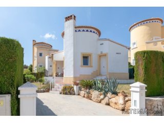A 2 bedroom, 1 bathroom, detached villa located on the..