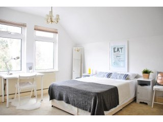 Twin for couple near Ravenscourt Park..