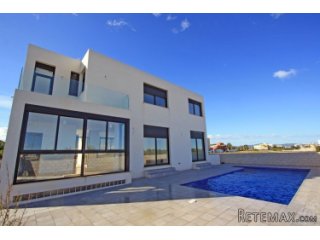 Modern new built villa with private pool located on a 500m2..