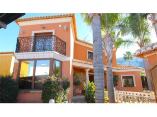 Beautiful villa located in a good residential area of Denia..