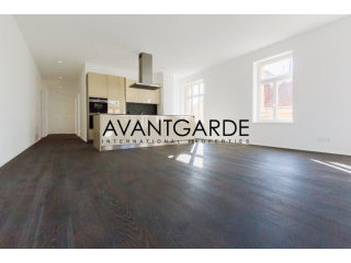 Exclusive apartment in unique park..