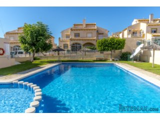 Soleado adosado en Los Altos, Orihuela Costa. La propiedad..