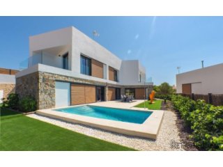 Beautiful, luxurious villas in a nice environment with many..