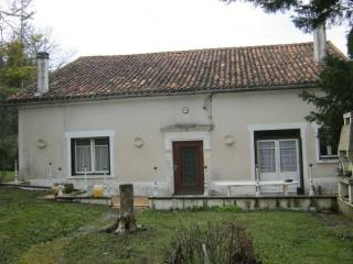 Potential: 3 beds old house