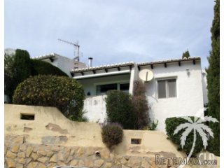 Cozy and picturesque bungalow for sale with sea views in..