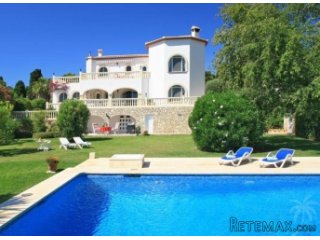 Luxury 5 bedroom villa that consists of a main house and..