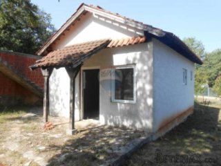 Istra, Kavran, legalizirana vikendica i pomoćna zgrada na...