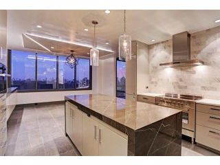 2 bedroom Flat For Sale: 121 N Post Oak..