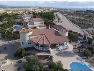 Beautifully Presented Villa In Campos..