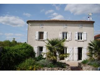 Pretty 6 bed country house, swimming..