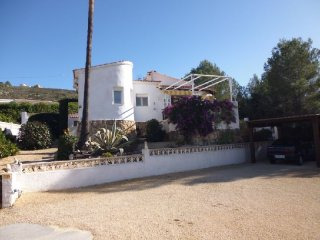 2 Bedrooms - Villa - Alicante - For Sale