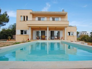 Villa With Partial Sea Views In Cala Pi