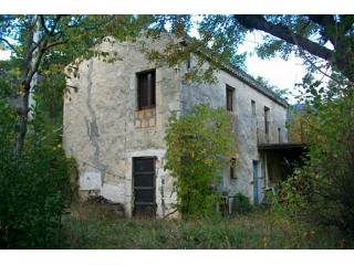 Beautiful stone ruin with outbuilding..