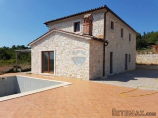 Vila s bazenom