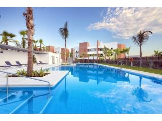 Stunning 2 Bed Garden Apartment in Los..