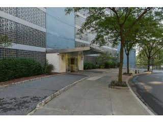 1 bedroom Commercial Property For Sale:..