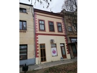 Prodajem trosoban salonski stan u Sremskoj Mitrovici